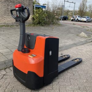 TOYOTA LWE180 1800KG PALLETWAGEN